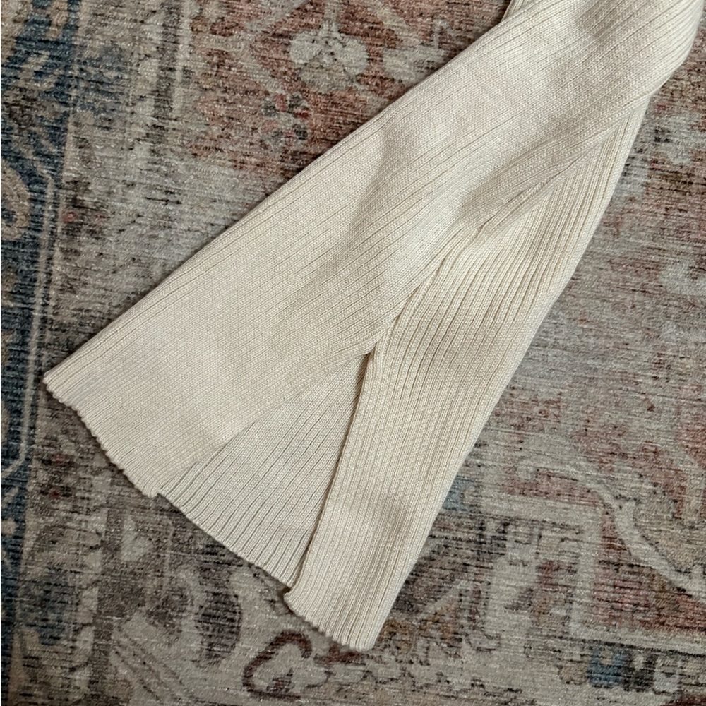Nasty Gal Cream Ribbed V-Neck Crop Top One long sleeve - Picture 5 of 5